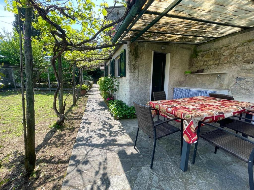 Lobster Cottage Apartment Леванто Екстер'єр фото