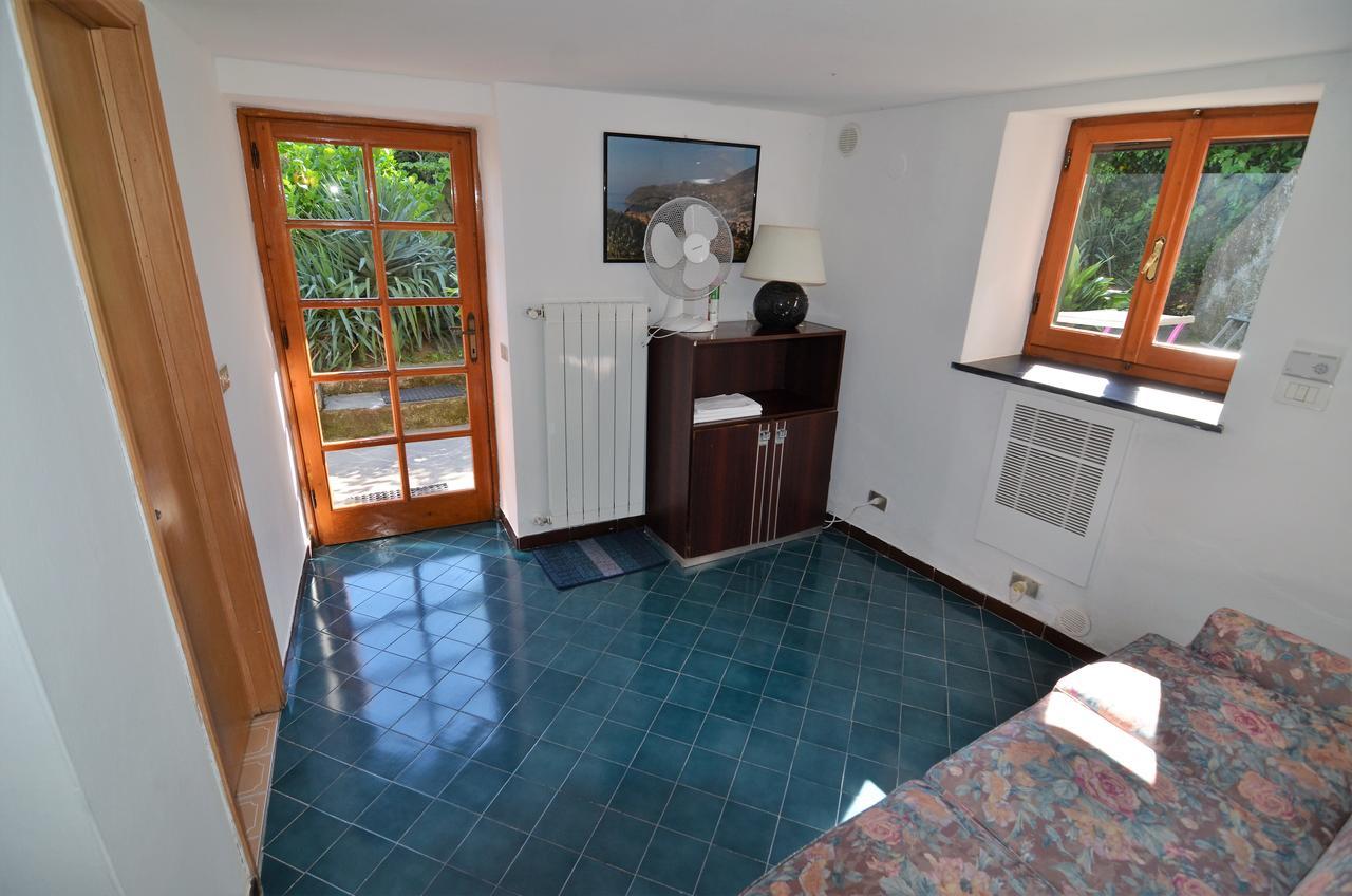 Lobster Cottage Apartment Леванто Екстер'єр фото