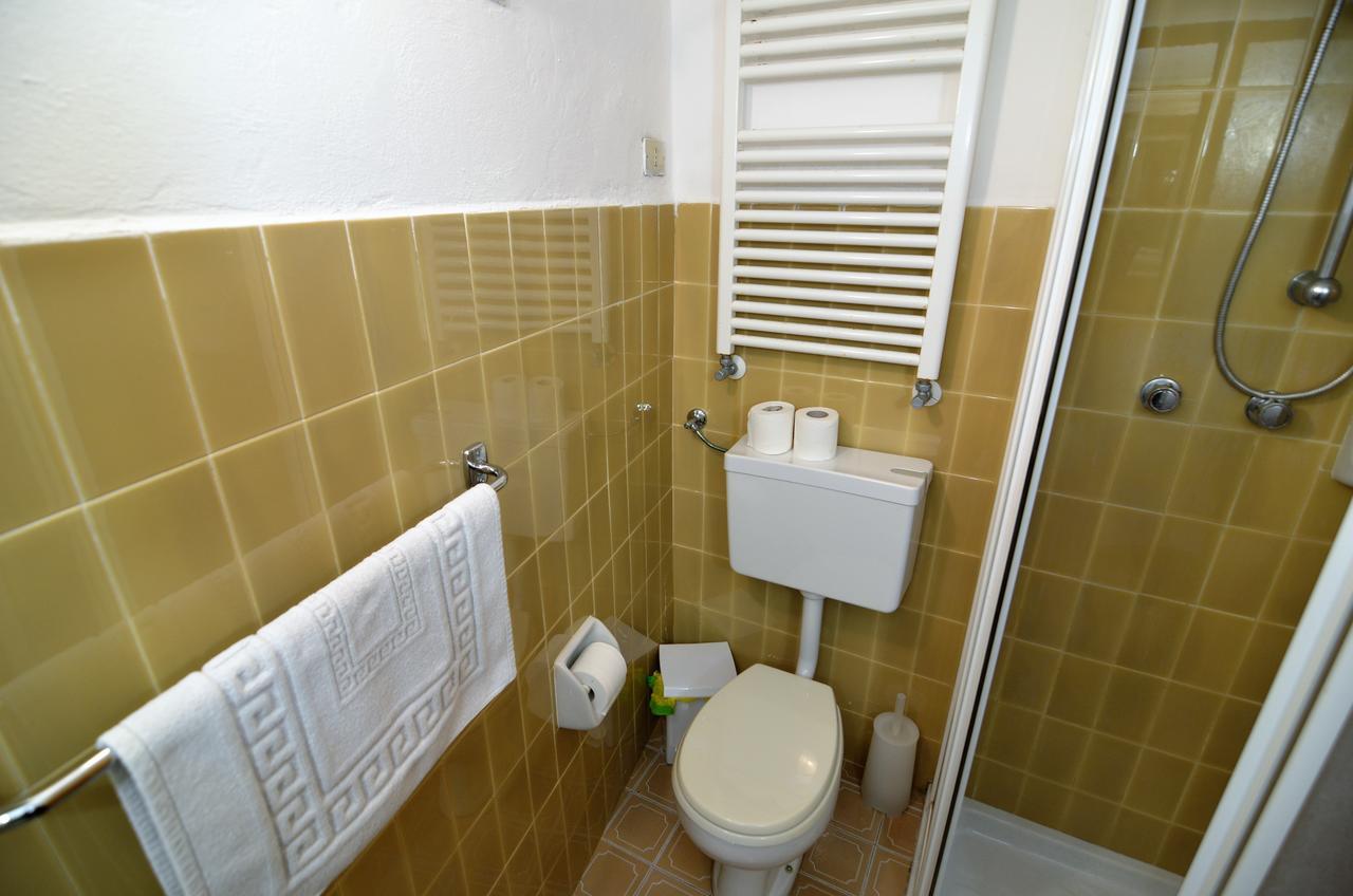 Lobster Cottage Apartment Леванто Екстер'єр фото